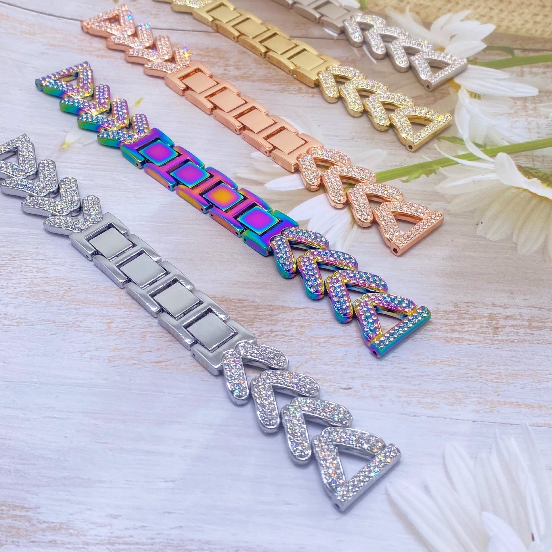 Diamond-studded Apple Watch band in gold