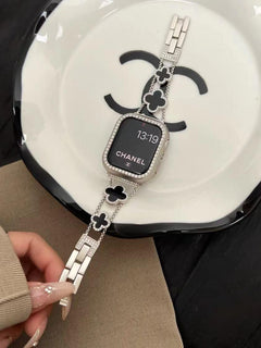 Starlight Metal Apple Watch Band close-up view