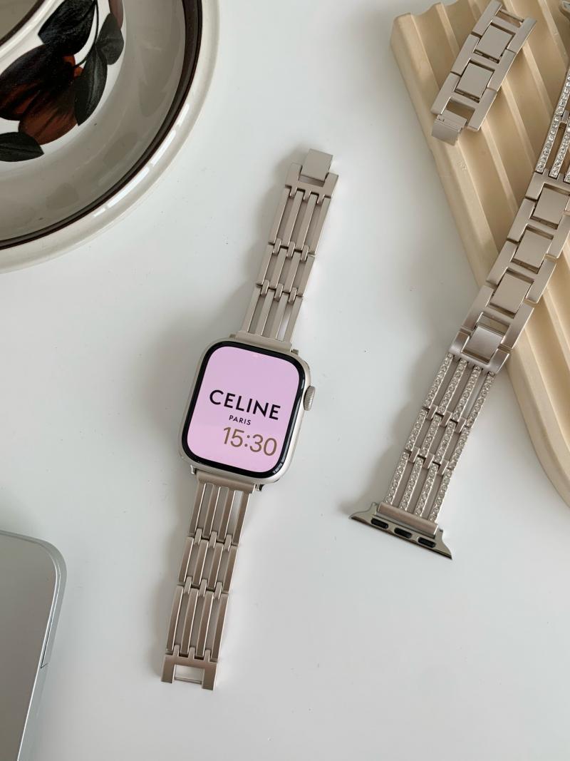 Various sizes of Starlight Metal Apple Watch Band