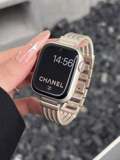 Starlight Metal Apple Watch Band close-up view