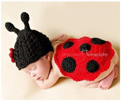 Crochet baby clothes set for newborns