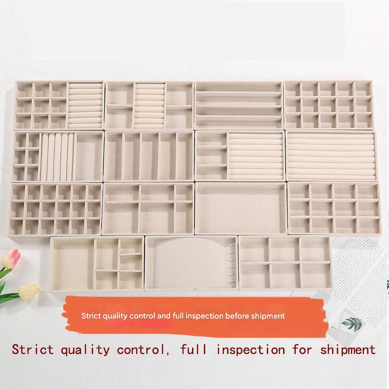 Compact velvet jewelry organizer for accessories