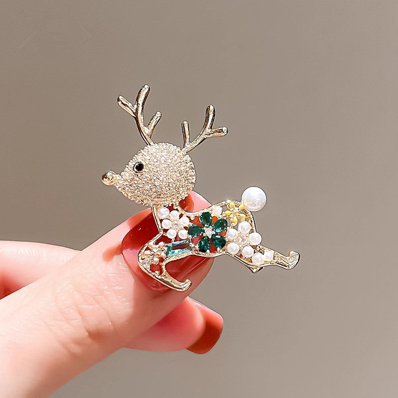 Elegant Gold Brooch for festive occasions