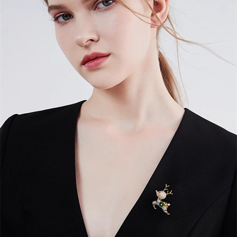 Zinc Alloy Reindeer Pin with shiny gold finish