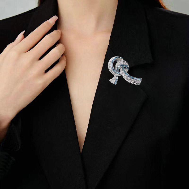 Sophisticated Bow Tie Brooch for Elegant Outfits - Image 9