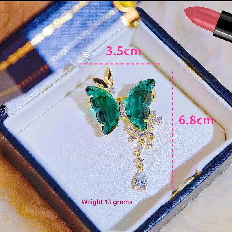 Versatile brooch suitable for casual and formal styles