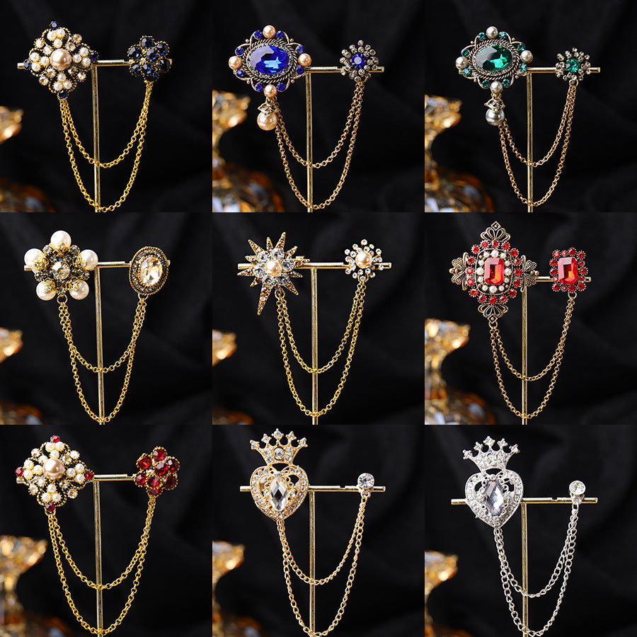 Complete packaging of necklace and brooch set