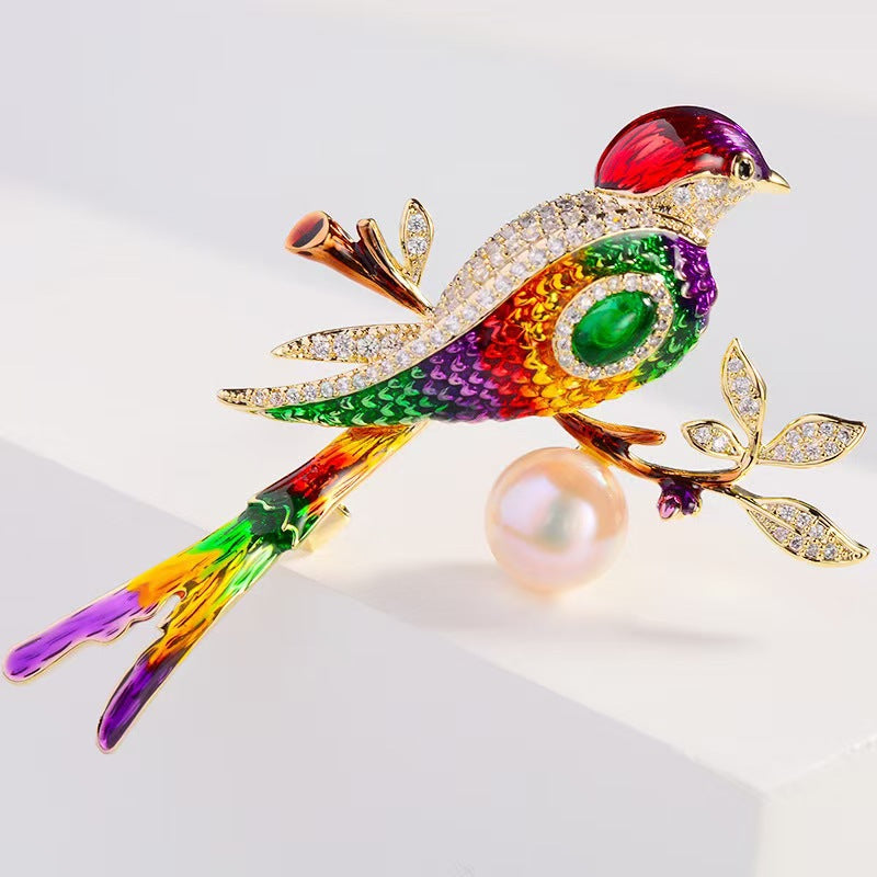 Gold plated magpie brooch for women's fashion