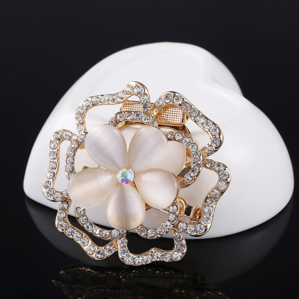 Gift boxed rhinestone cat eye brooch