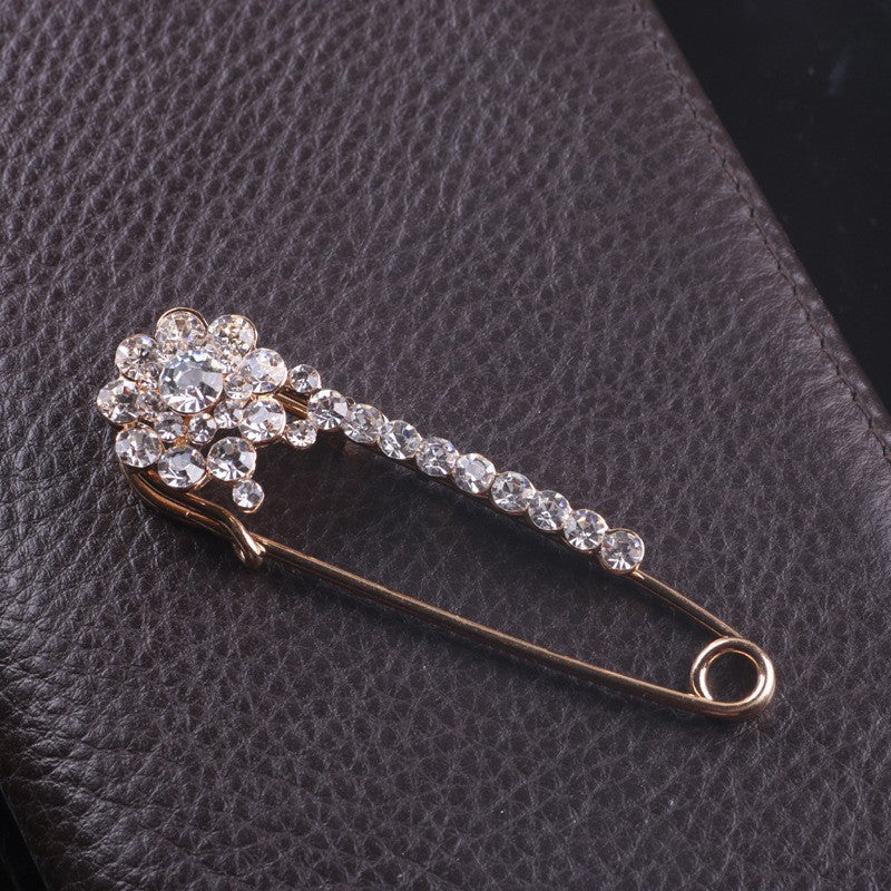 Assorted Designs of Brooches for Women - Image 6