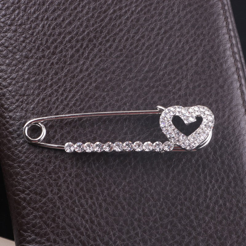 Brooch with Floral Design for Women - Image 9