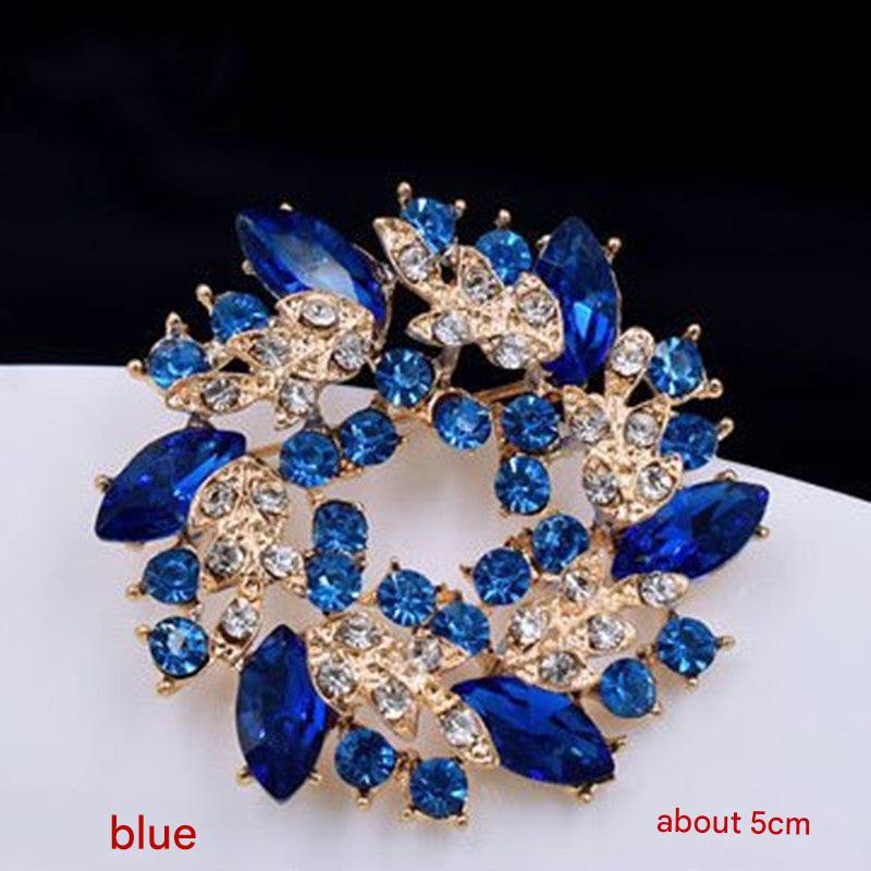 Alloy brooch with floral design in green