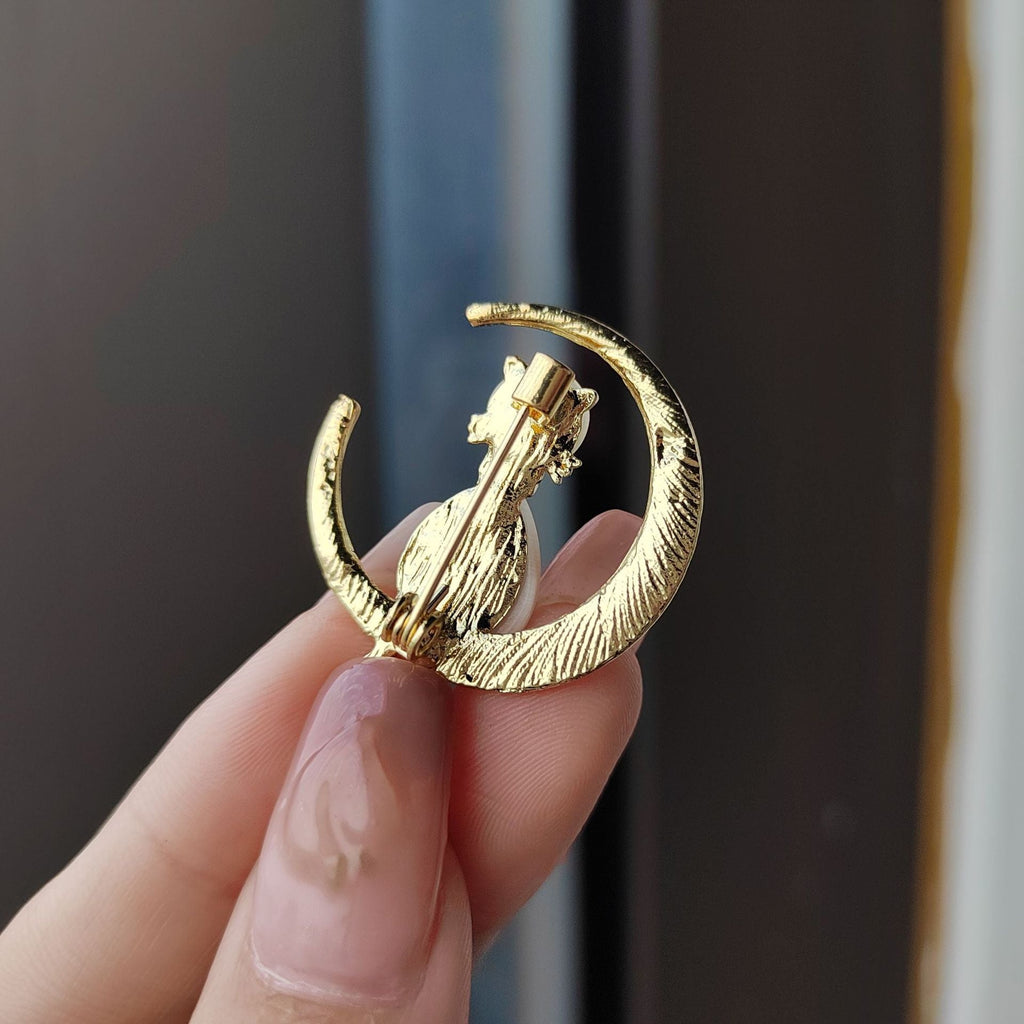 Charming cat brooch showcasing intricate design