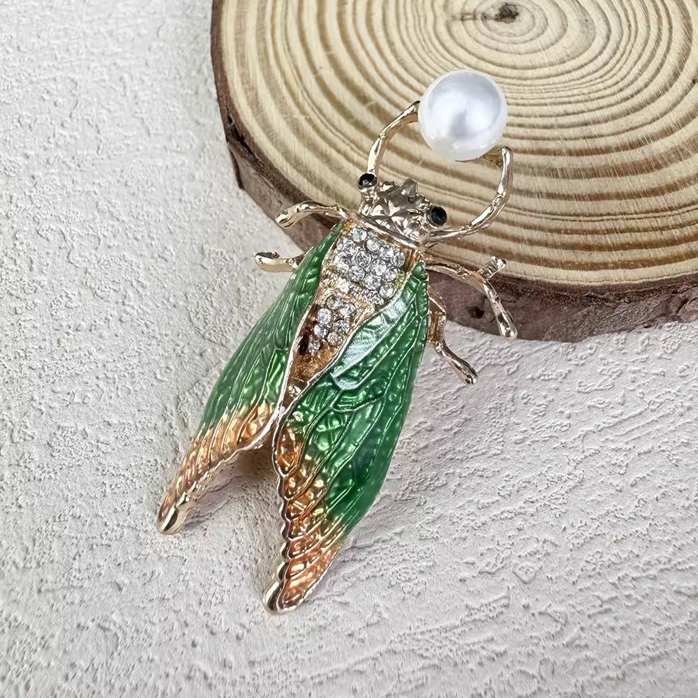 Colourful cicada pin accessory image 4