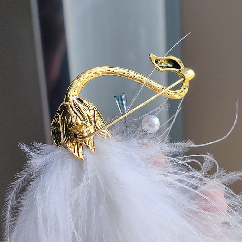 Black and white vintage animal brooch