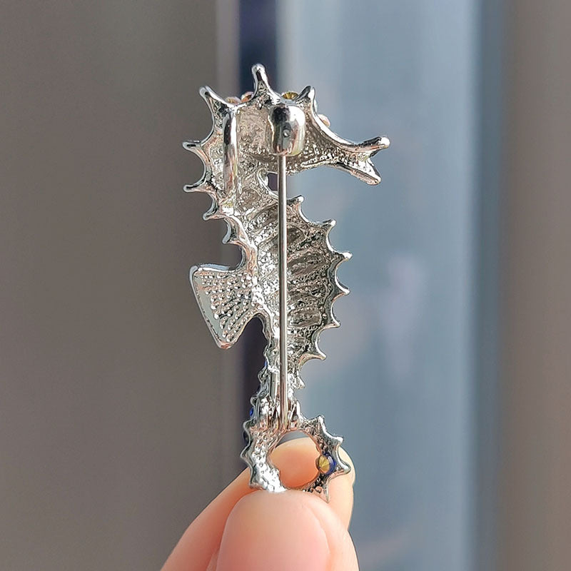 Stylish Seahorse Brooch for Your Outfit - Image 9