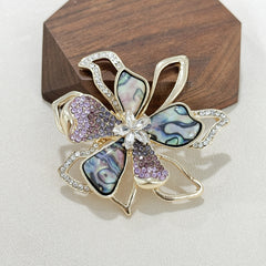 Sparkling brooch in high-quality materials