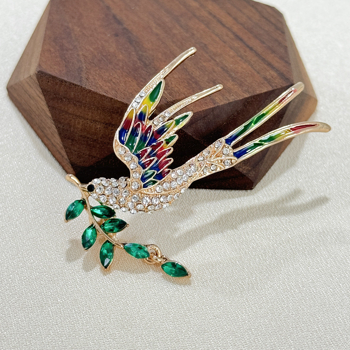High-quality alloy swallow design brooch