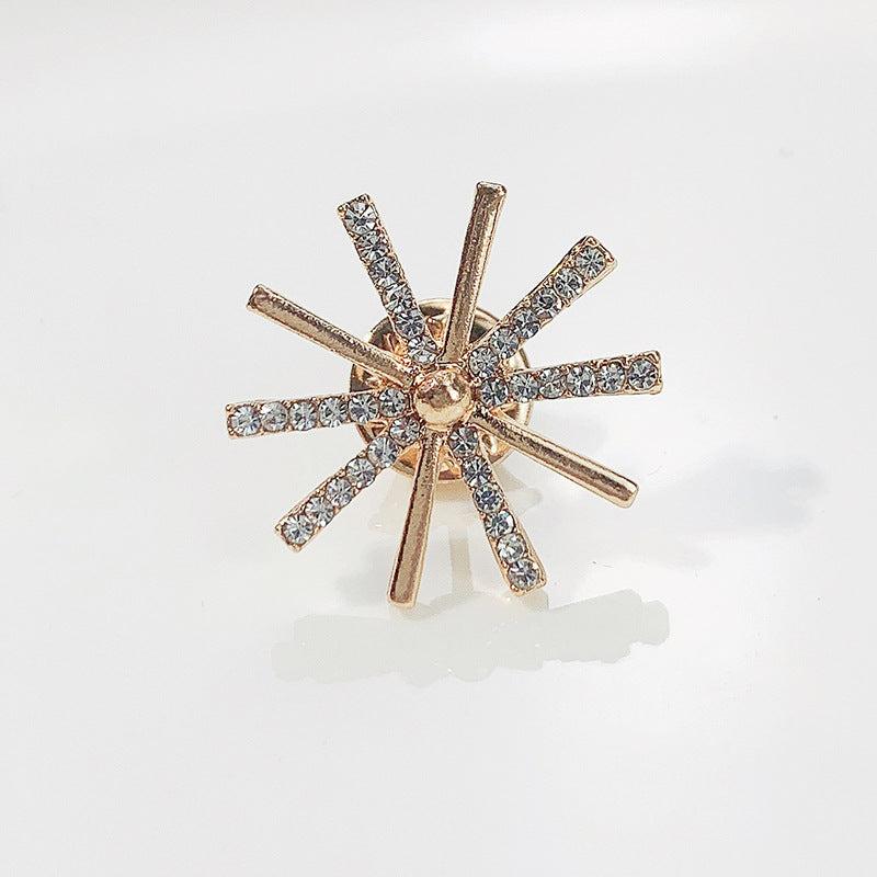 Close-up of the Clover Cat Eye Brooch