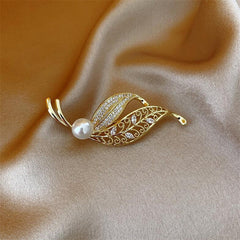Close-up of Leaf Brooch Pin design image 3
