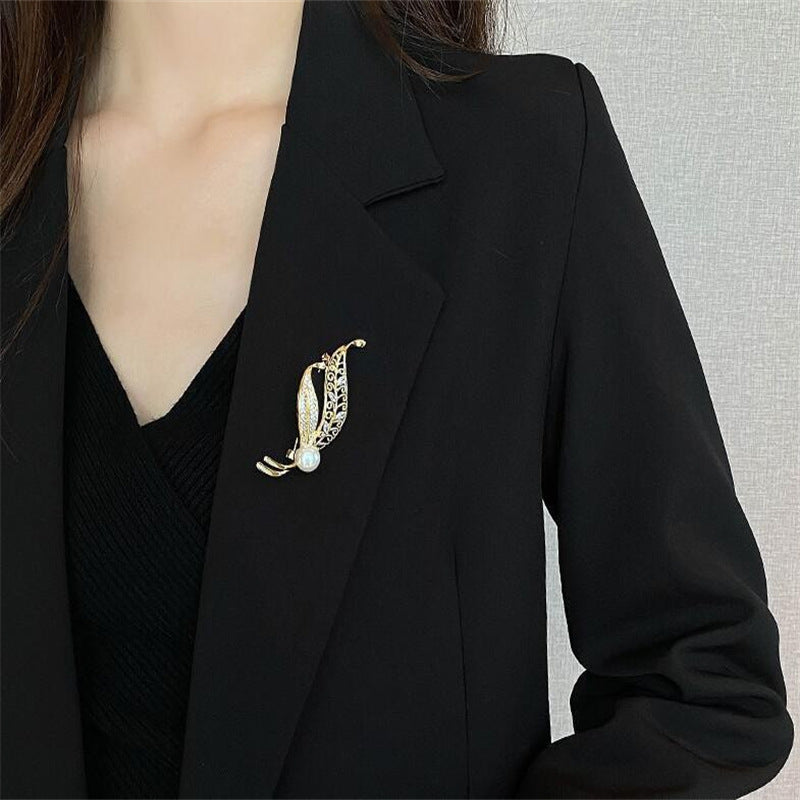 Leaf Brooch Pin showcasing rhinestone accents image 4