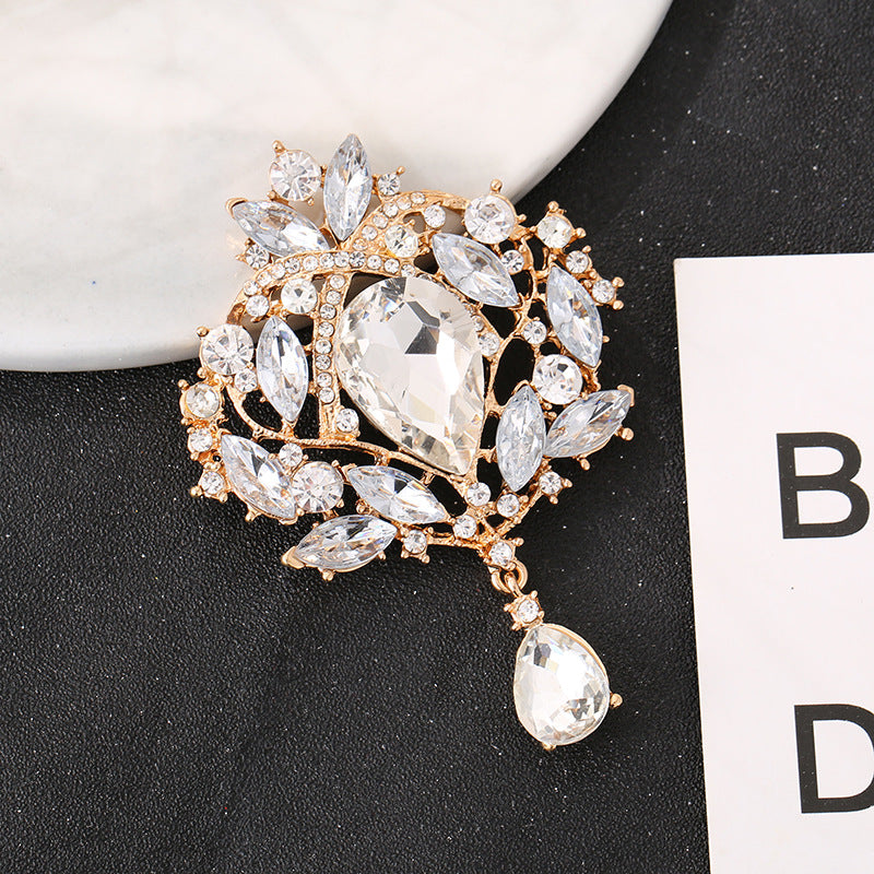 Elegant Vintage Floral Brooch Pin image 10