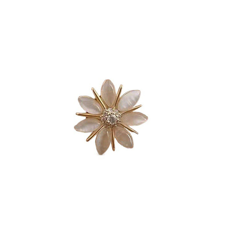 Elegant Vintage Floral Brooch Pin image 2
