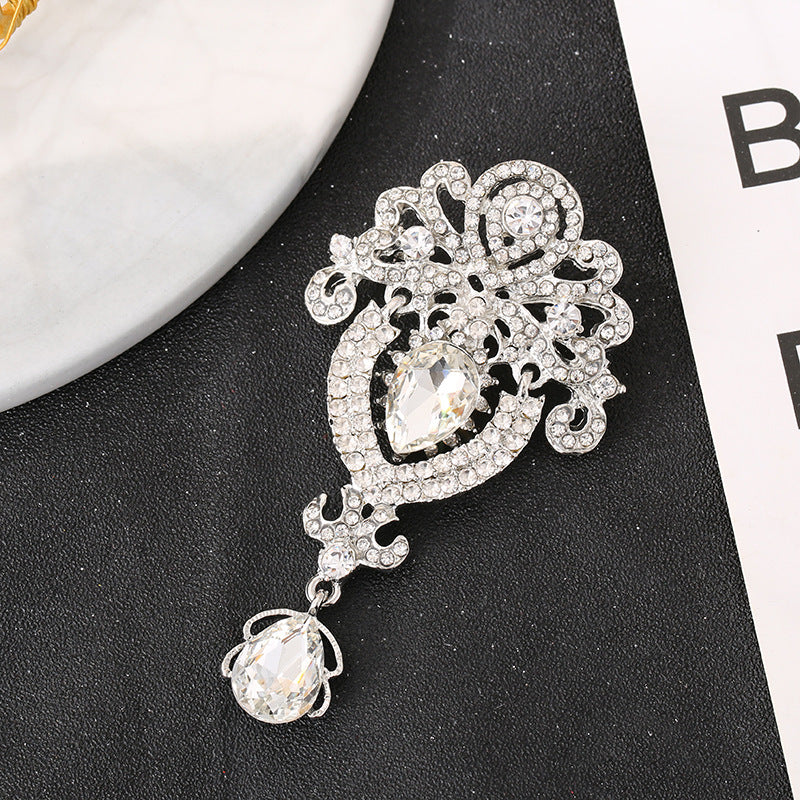 Elegant Vintage Floral Brooch Pin image 7