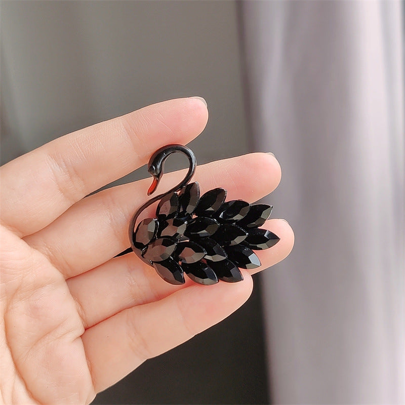 Elegant women's accessory displayed - Image 9