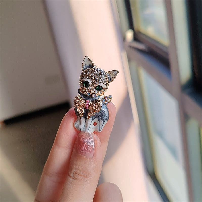 Colourful pin featuring a cat motif