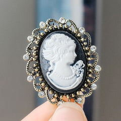 Versatile Brooch Suitable for Various Outfits 3
