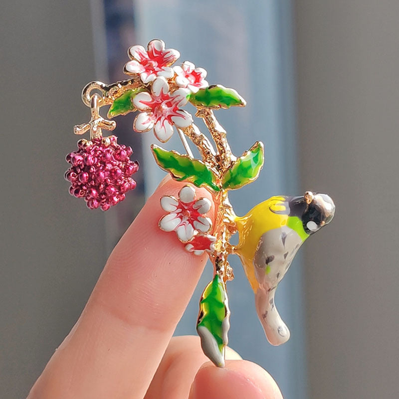 Trendy animal brooch in blue image 2
