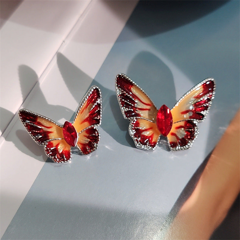 Stylish brooch with an elegant design