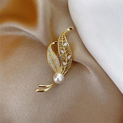 Sparkling Rhinestone Brooch Close-Up