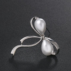 Close-up of Elegant Pearl Bow Brooch - Image 3