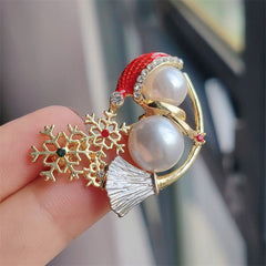 Charming snowman brooch design