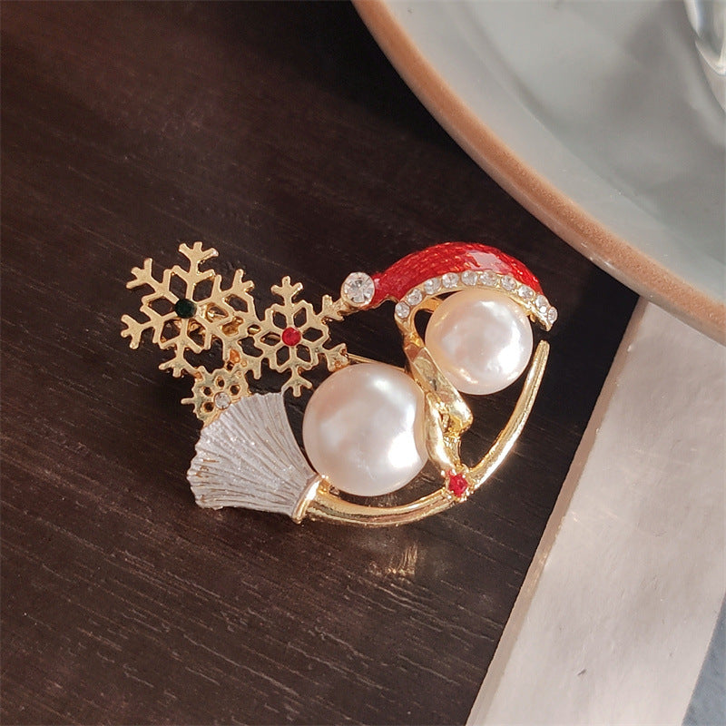 Elegant pearl snowman brooch details