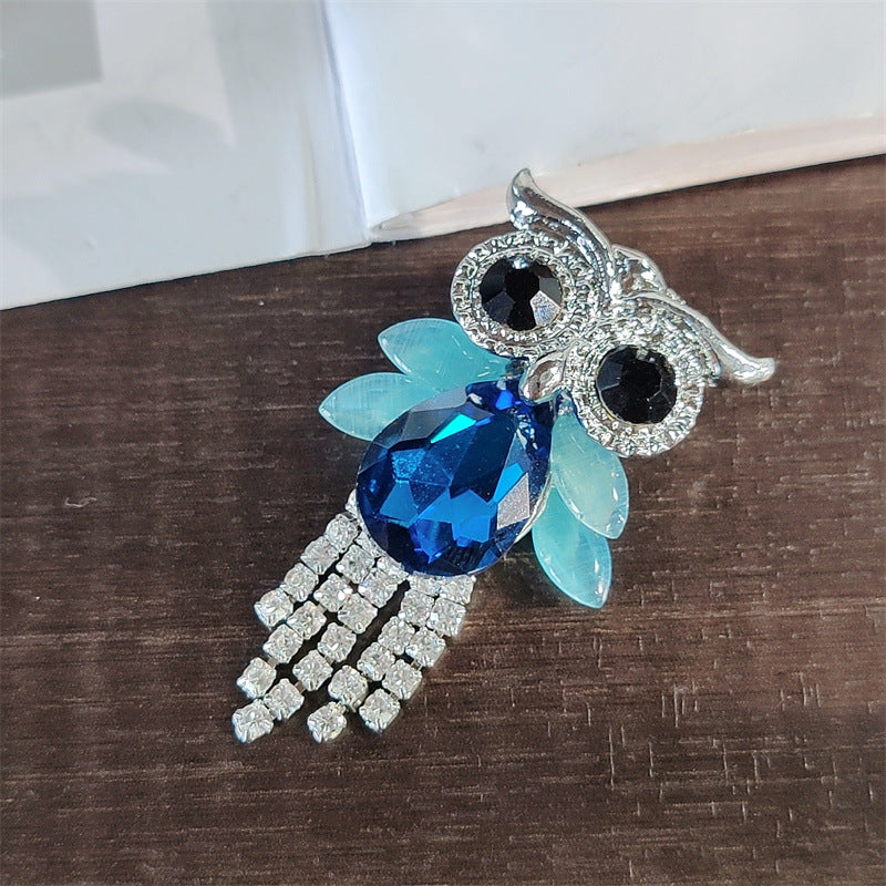 Unique crystal owl accessory for fashion lovers