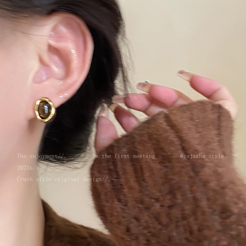 Stylish lightweight earrings in gold finish