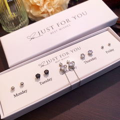 Charming earrings set with floral design