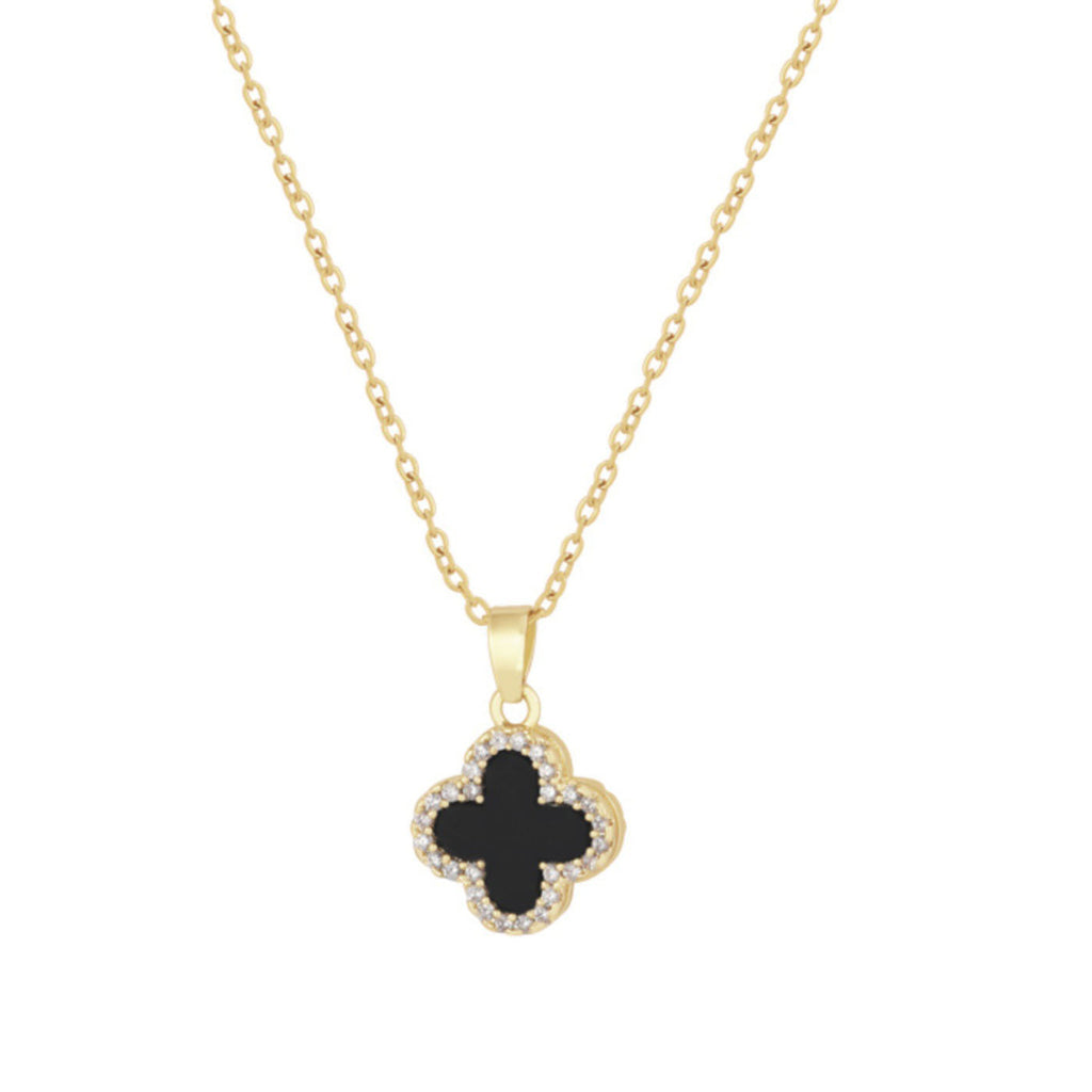 Layered fashion with the four-leaf clover necklace