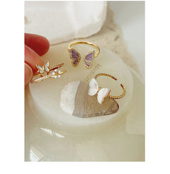 Butterfly ring with pearl and copper finish