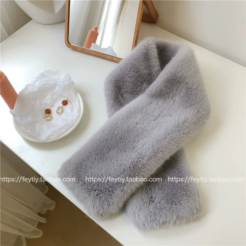 faux fur neck warmer in soft pink colour