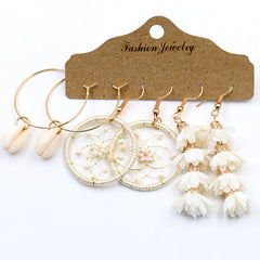 Packaging of elegant earrings set