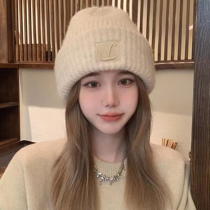 Cozy women's knit beanie in cream colour