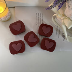 Organised lens case with built-in mirror