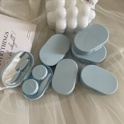 Organised lens case with built-in mirror
