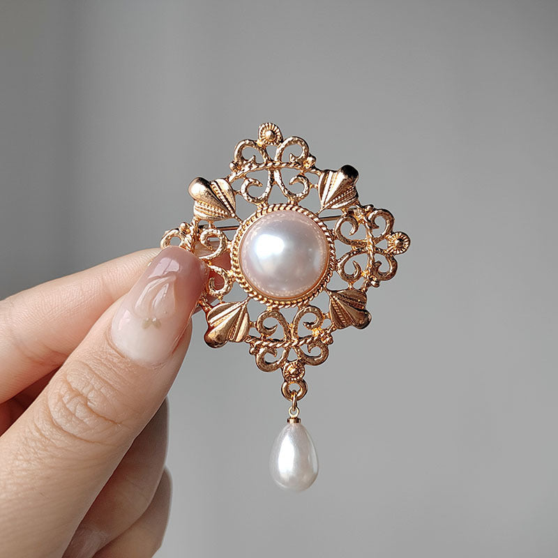 Elegant Vintage Pearl Brooch Side View