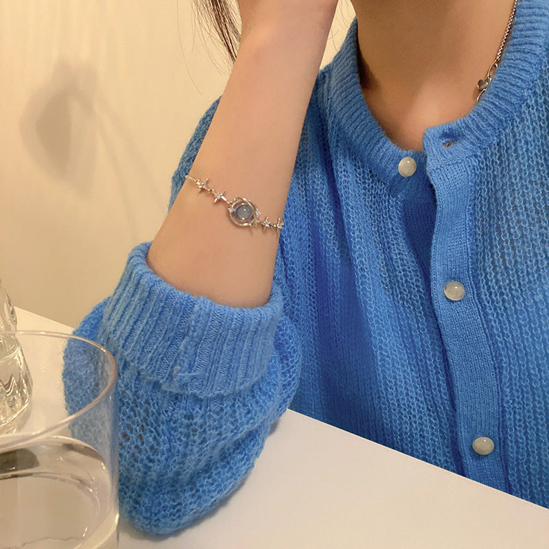 geometric shape of the unique bracelet